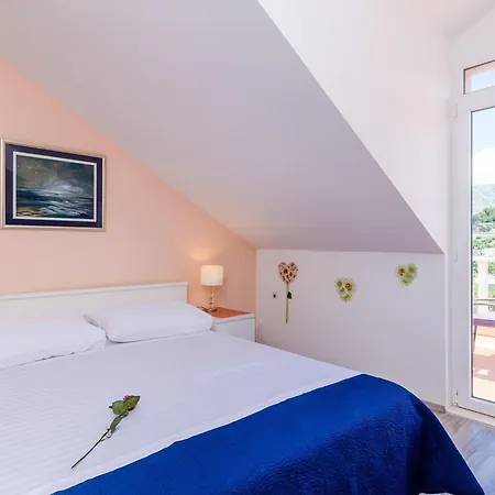 Avdic Apartamento *